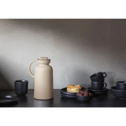 Thermoskannen|Muttertag<Eva Solo Isolierkanne 1l -- Silhouette Beige ~