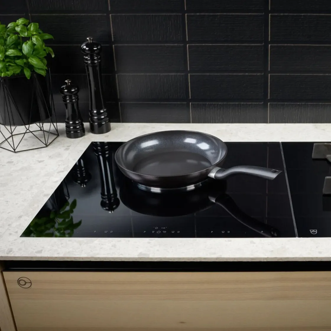 Fissler Pfanne Essential schwarz 24cm