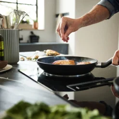 Fissler Pfanne Essential schwarz 24cm