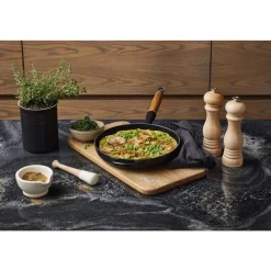Le Creuset Bratpfanne 28 cm m. Holzgriff Signature schwarz