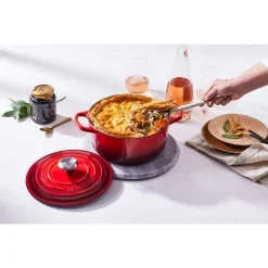 Le Creuset Bräter mit Deckel 28 cm Signature kirschrot
