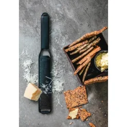 Weihnachten|Messer & Co. Entdecken<Microplane Zester-Reibe 31 cm Black Sheep schwarz