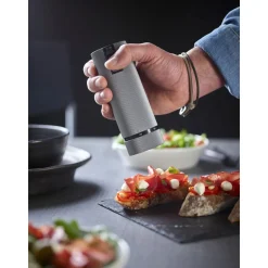 Peugeot Pfeffer- und Salzmühle 15 cm Line Elektrisch Duo u‘Select carbon/alu