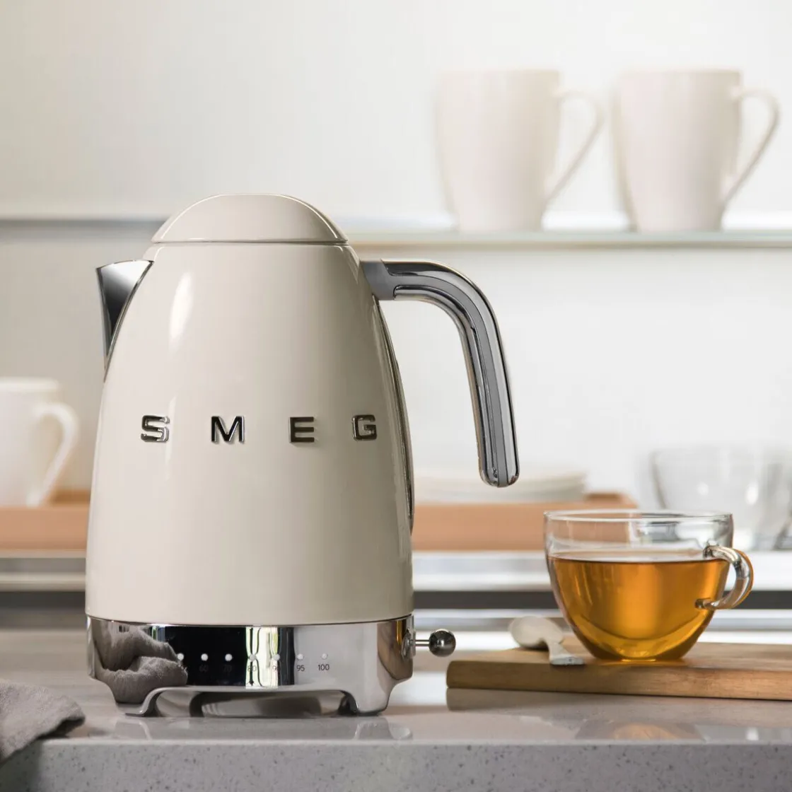 Smeg Wasserkocher KLF04 1,7 l 2400 W 50's Style creme