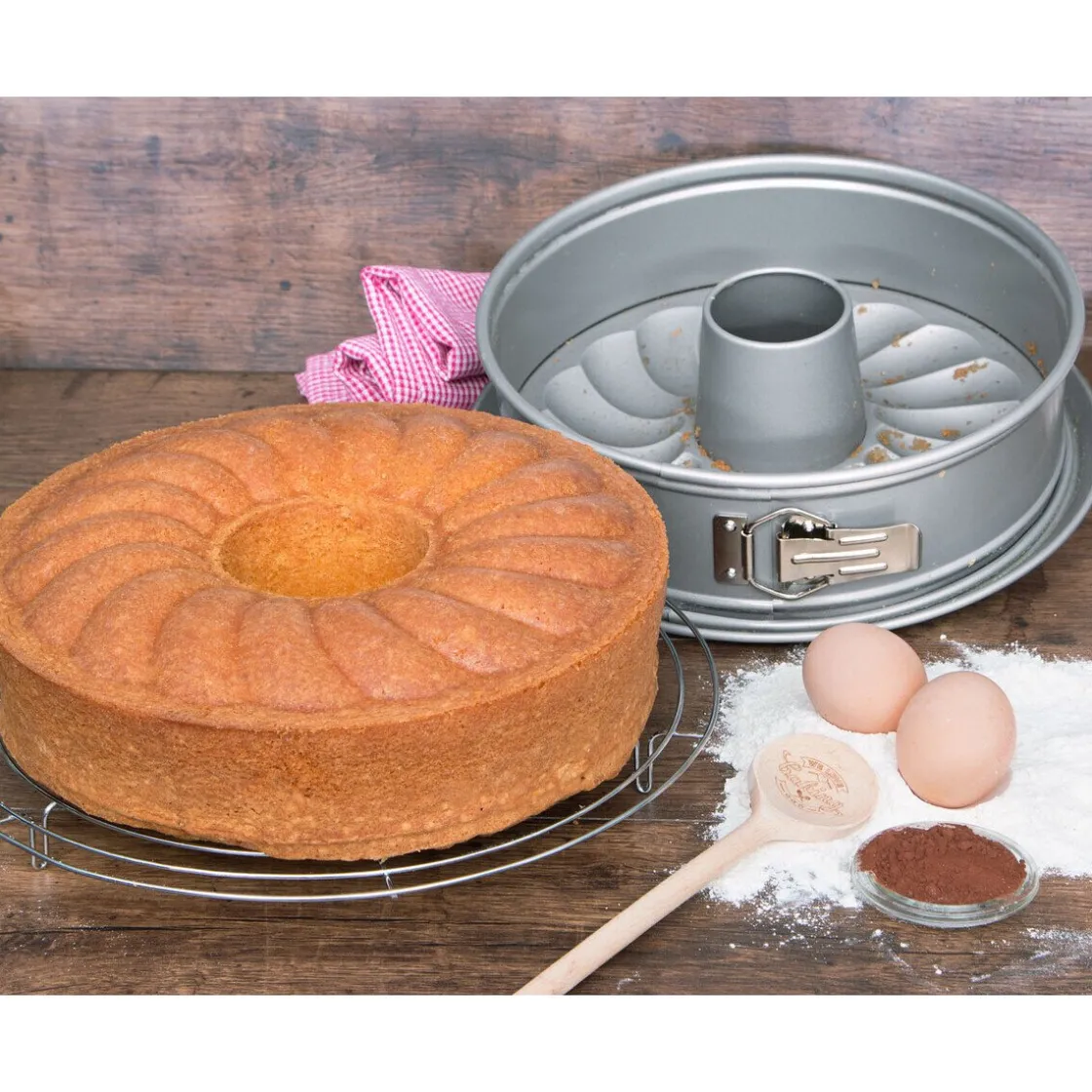 Backformen|Kochwelt Entdecken<Städter Springform mit Flach- und Rohrboden 26 cm We love baking grau