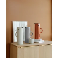 Thermoskannen<Stelton Isolierkanne 1,0 l EM77 Sand